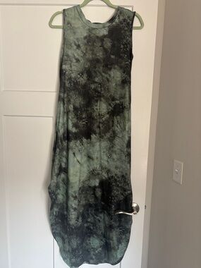 Amazon Women's Maxi Dress in Black and Green Tie-Dye